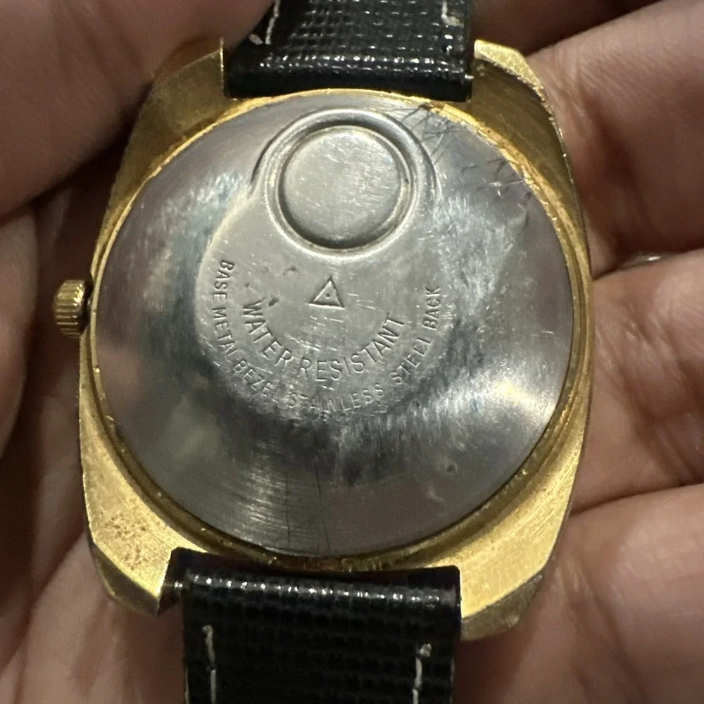 Working Vintage SOVEREIGN Electronic Men's Watch Day/Date 38mm Gold Tone Rare